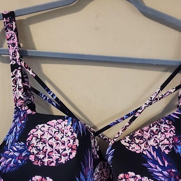 Torrid swim ๐โโ๏ธ top size 6โD-DD perfect condition - Picture 2 of 5